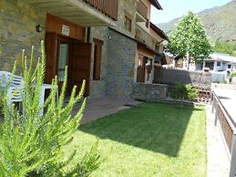 APARTMENTSUITESPAIN BAQUEIRA Jardin Privado