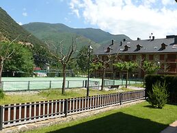 APARTMENTSUITESPAIN BAQUEIRA Jardin Privado