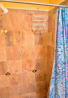 Kingston Sunset Guest Apartment I