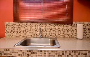 Kingston Sunset Guest Apartment I