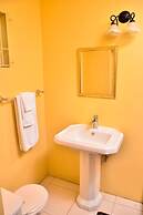 Kingston Sunset Guest Apartment I