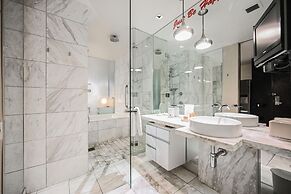 StripViewSuites at Palms Place