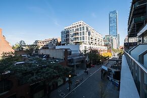 QuickStay - Luxury in Yorkville (Yonge & Bloor)