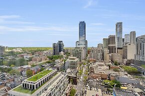 QuickStay - Luxury in Yorkville (Yonge & Bloor)