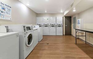 Extended Stay America Select Suites - Louisville - Airport