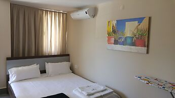 Lighthouse Nadia Aparts