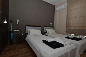 Lighthouse Nadia Aparts