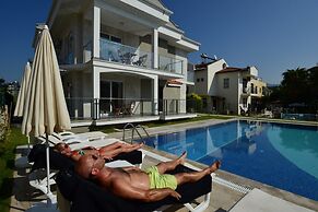 Lighthouse Nadia Aparts