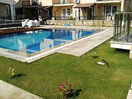 Lighthouse Nadia Aparts