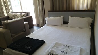 Lighthouse Nadia Aparts