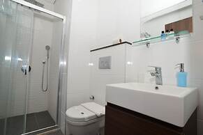 Lighthouse Nadia Aparts