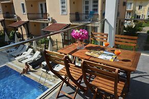 Lighthouse Nadia Aparts