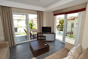 Lighthouse Nadia Aparts