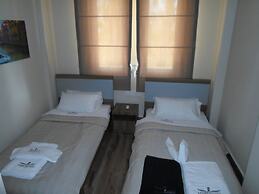 Lighthouse Nadia Aparts