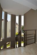 Lighthouse Nadia Aparts