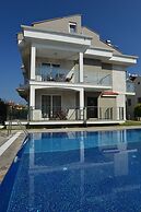 Lighthouse Nadia Aparts