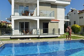 Lighthouse Nadia Aparts