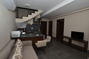 Lighthouse Nadia Aparts