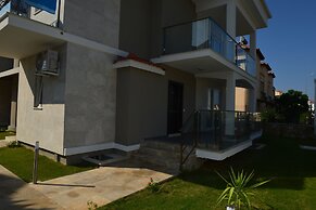 Lighthouse Nadia Aparts