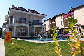 Lighthouse Nadia Aparts