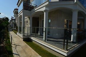 Lighthouse Nadia Aparts