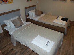 Lighthouse Nadia Aparts