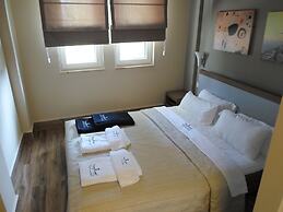 Lighthouse Nadia Aparts