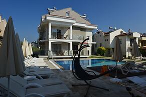 Lighthouse Nadia Aparts