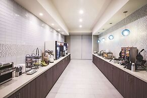 La Quinta Inn & Suites by Wyndham McAllen La Plaza Mall