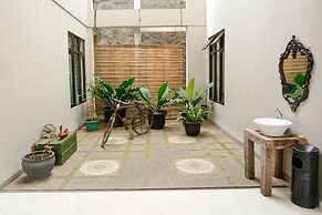 RedDoorz @ Sersan Bajuri