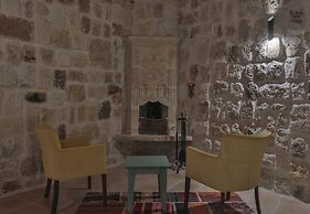 Acropolis Cave Suite