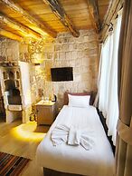 Acropolis Cave Suite