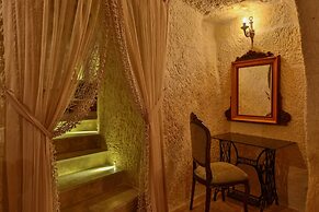 Acropolis Cave Suite