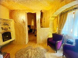 Acropolis Cave Suite