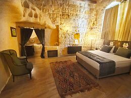 Acropolis Cave Suite