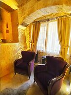 Acropolis Cave Suite
