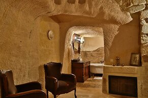 Acropolis Cave Suite