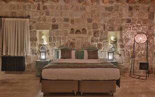 Acropolis Cave Suite