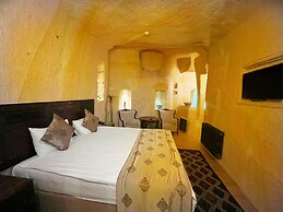 Acropolis Cave Suite
