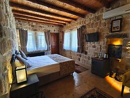 Acropolis Cave Suite