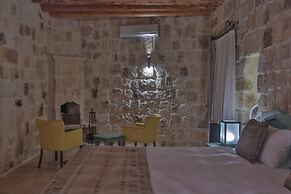 Acropolis Cave Suite