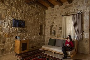 Acropolis Cave Suite