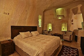 Acropolis Cave Suite