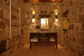 Acropolis Cave Suite