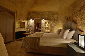 Acropolis Cave Suite