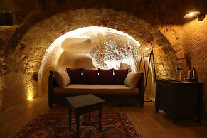 Acropolis Cave Suite