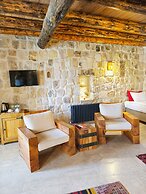 Acropolis Cave Suite