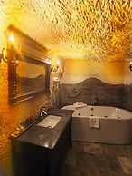Acropolis Cave Suite