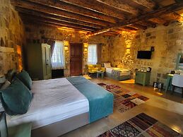 Acropolis Cave Suite