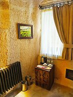 Acropolis Cave Suite